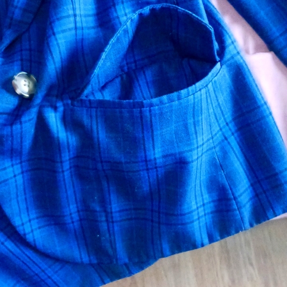 Blazer - Picture 4 of 4